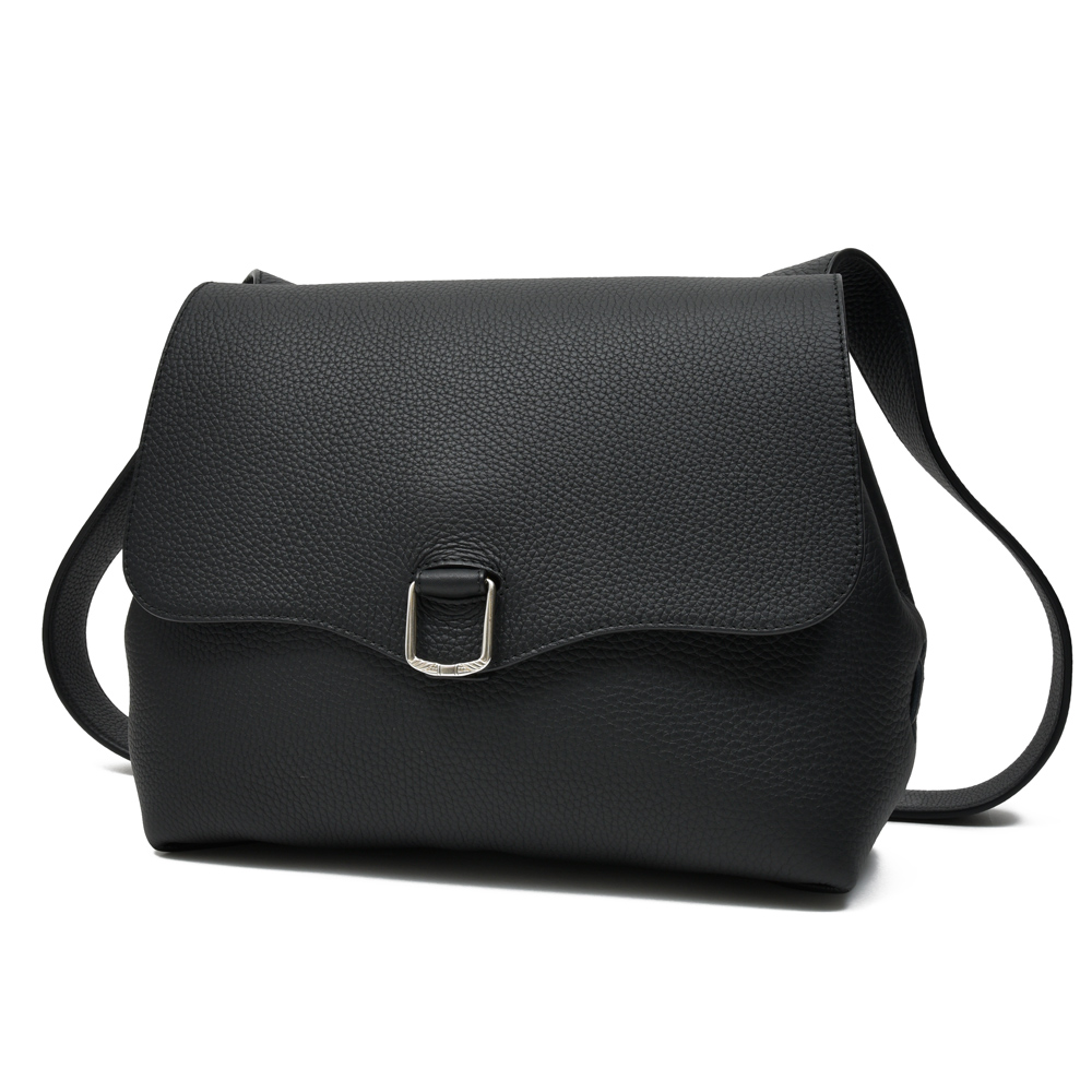 なちゅ il micio（イル ミーチョ）シュリンクレザーフラップショルダー